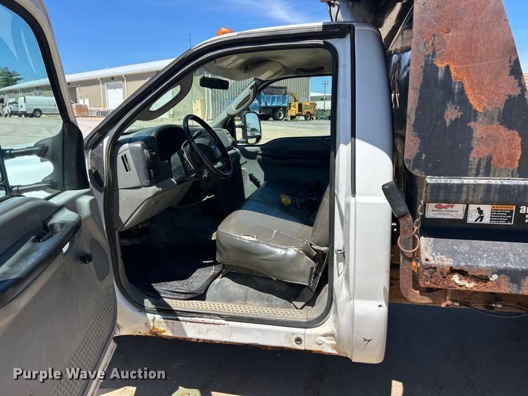 image for item FC2734 2006 Ford F350 Super Duty XL dump bed pickup truck