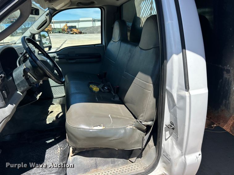 image for item FC2734 2006 Ford F350 Super Duty XL dump bed pickup truck