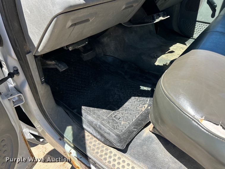 image for item FC2734 2006 Ford F350 Super Duty XL dump bed pickup truck