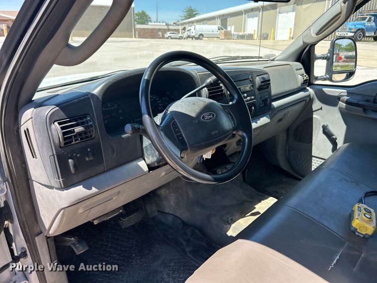 image for item FC2734 2006 Ford F350 Super Duty XL dump bed pickup truck