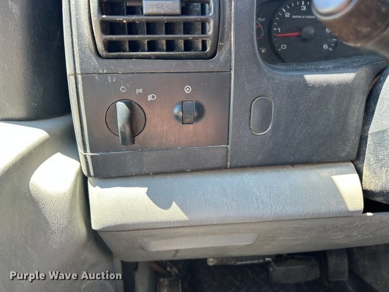 image for item FC2734 2006 Ford F350 Super Duty XL dump bed pickup truck