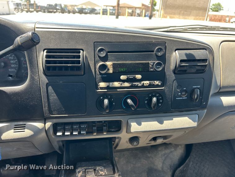 image for item FC2734 2006 Ford F350 Super Duty XL dump bed pickup truck