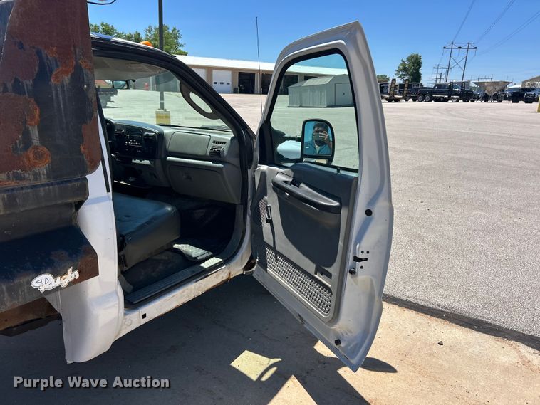 image for item FC2734 2006 Ford F350 Super Duty XL dump bed pickup truck