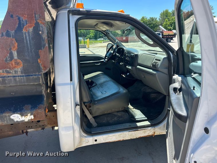 image for item FC2734 2006 Ford F350 Super Duty XL dump bed pickup truck