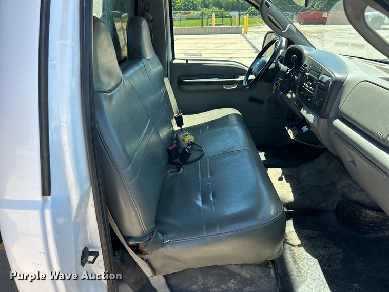 image for item FC2734 2006 Ford F350 Super Duty XL dump bed pickup truck