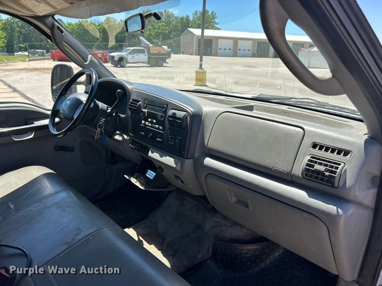 image for item FC2734 2006 Ford F350 Super Duty XL dump bed pickup truck