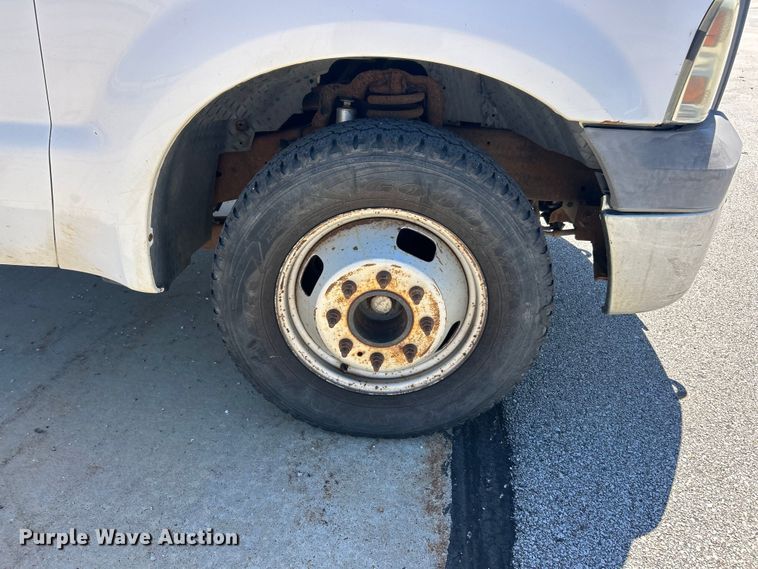 image for item FC2734 2006 Ford F350 Super Duty XL dump bed pickup truck