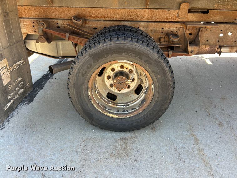 image for item FC2734 2006 Ford F350 Super Duty XL dump bed pickup truck