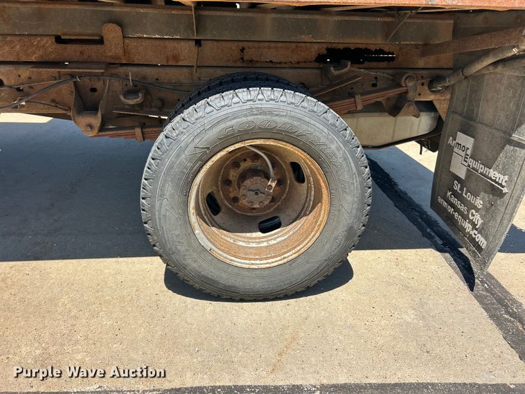 image for item FC2734 2006 Ford F350 Super Duty XL dump bed pickup truck