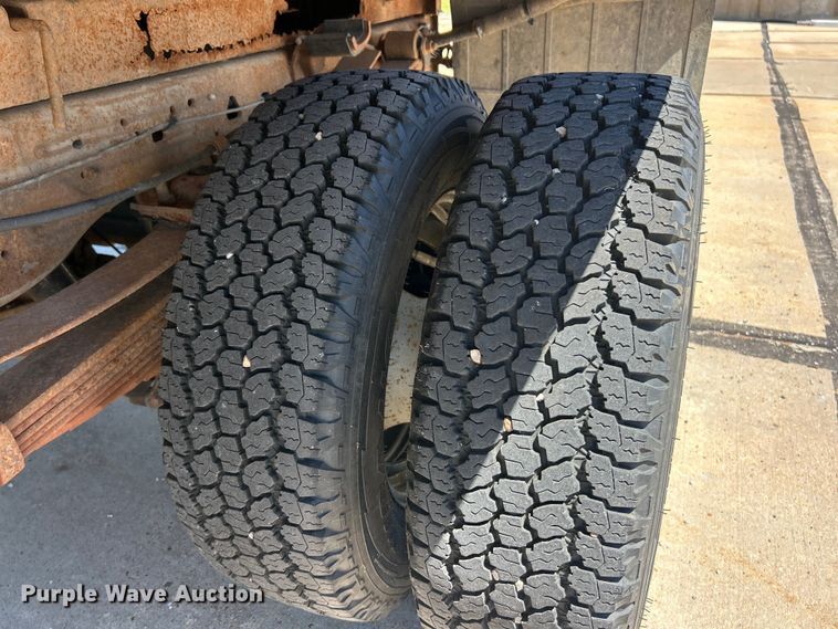 image for item FC2734 2006 Ford F350 Super Duty XL dump bed pickup truck