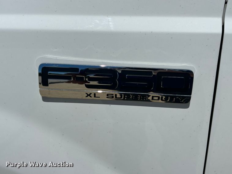 image for item FC2734 2006 Ford F350 Super Duty XL dump bed pickup truck