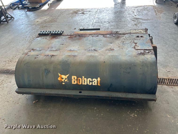 image for item FC2740 2016 Bobcat 72 Sweeper skid steer sweeper