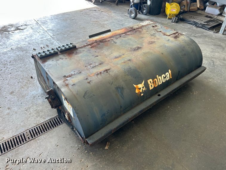 image for item FC2740 2016 Bobcat 72 Sweeper skid steer sweeper