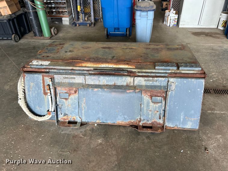image for item FC2740 2016 Bobcat 72 Sweeper skid steer sweeper