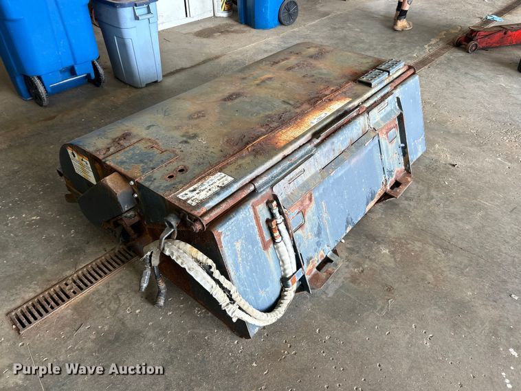 image for item FC2740 2016 Bobcat 72 Sweeper skid steer sweeper
