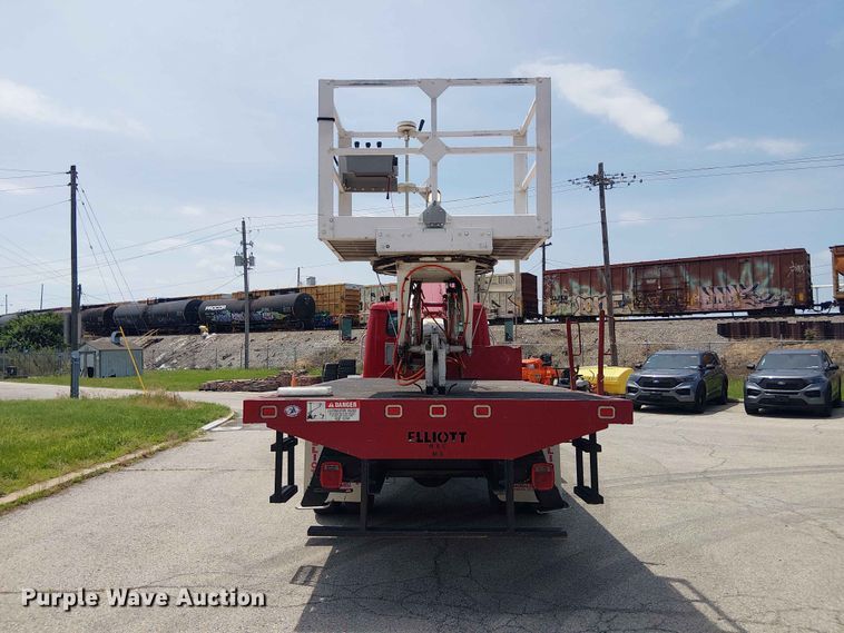 image for item FC4706 1997 International 4700 bucket truck