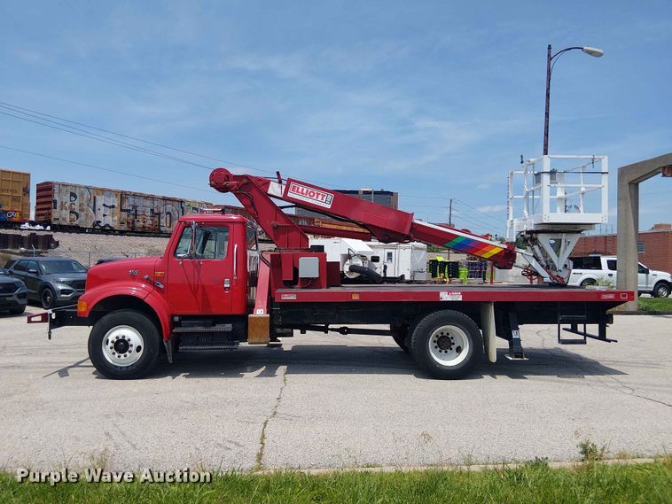 image for item FC4706 1997 International 4700 bucket truck