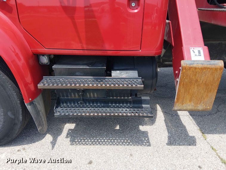 image for item FC4706 1997 International 4700 bucket truck