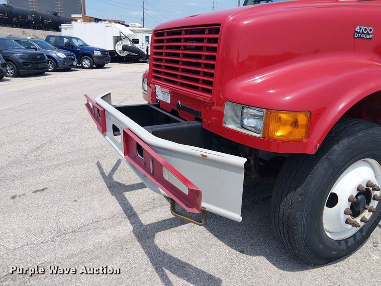 image for item FC4706 1997 International 4700 bucket truck
