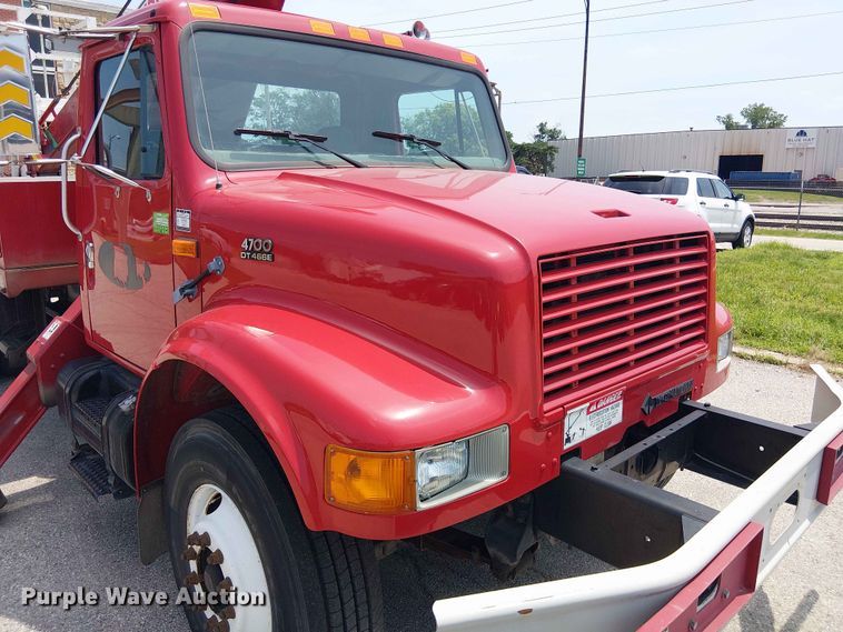 image for item FC4706 1997 International 4700 bucket truck