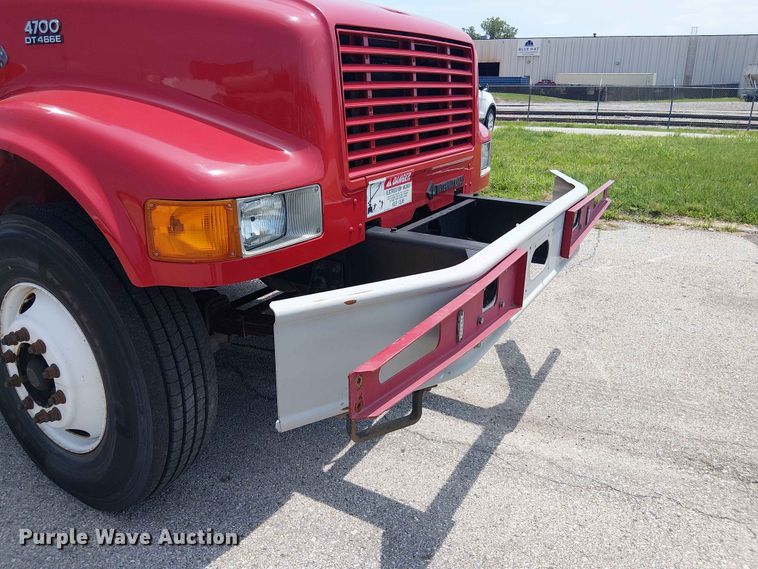 image for item FC4706 1997 International 4700 bucket truck