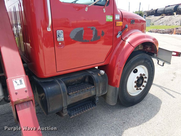 image for item FC4706 1997 International 4700 bucket truck