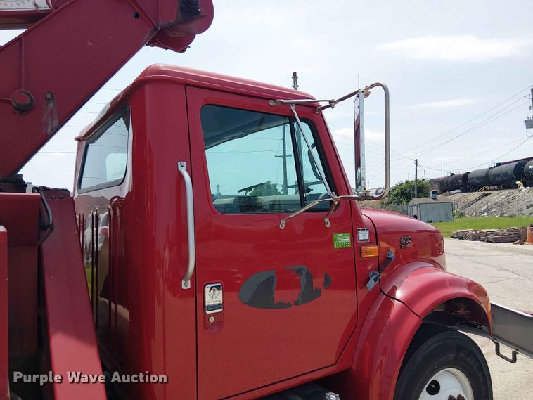 image for item FC4706 1997 International 4700 bucket truck