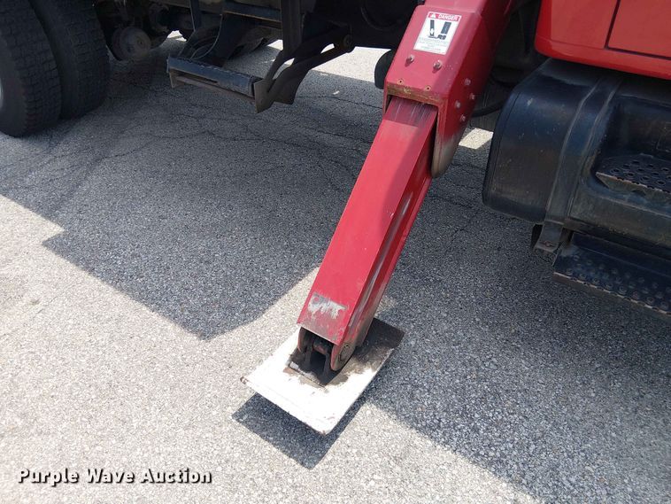 image for item FC4706 1997 International 4700 bucket truck