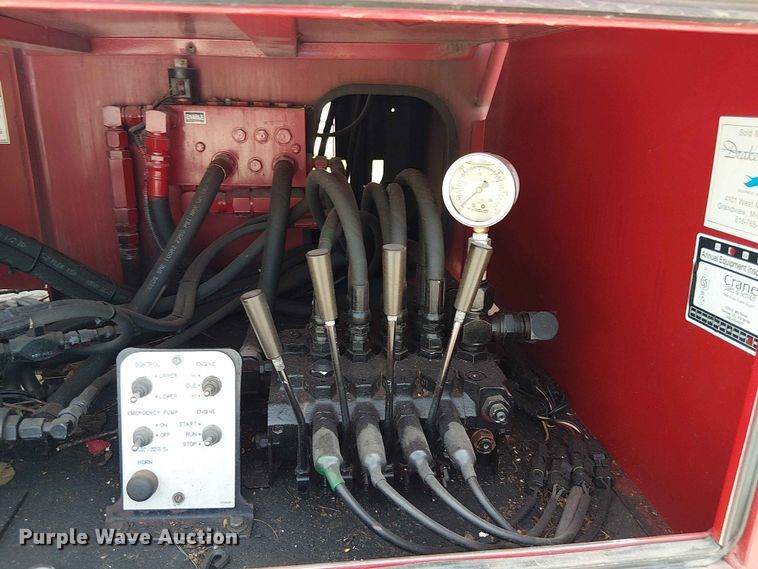 image for item FC4706 1997 International 4700 bucket truck