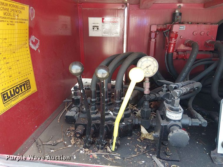 image for item FC4706 1997 International 4700 bucket truck
