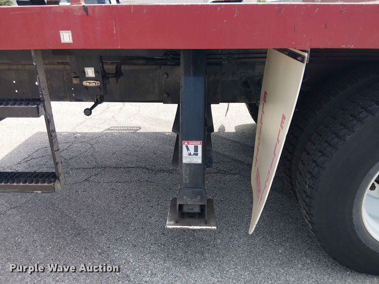 image for item FC4706 1997 International 4700 bucket truck