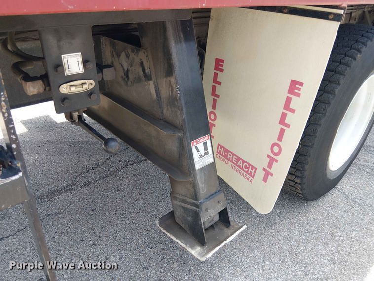 image for item FC4706 1997 International 4700 bucket truck