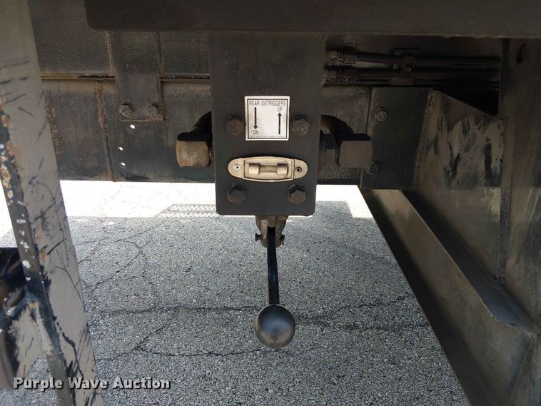 image for item FC4706 1997 International 4700 bucket truck