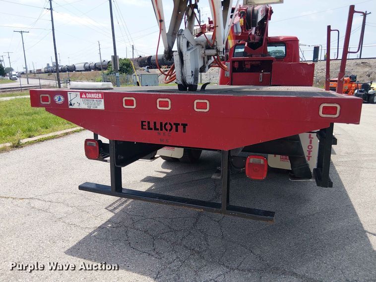 image for item FC4706 1997 International 4700 bucket truck