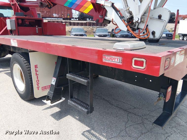 image for item FC4706 1997 International 4700 bucket truck