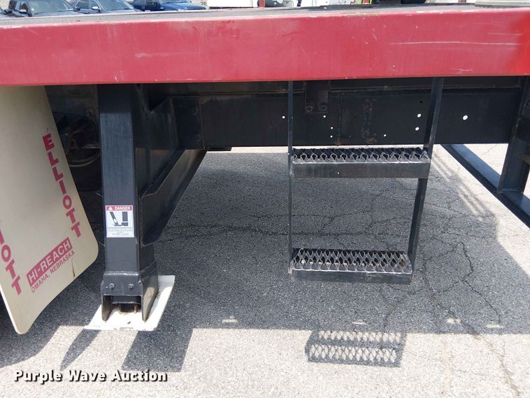 image for item FC4706 1997 International 4700 bucket truck