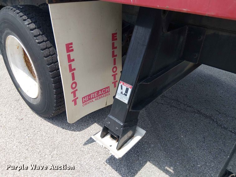 image for item FC4706 1997 International 4700 bucket truck