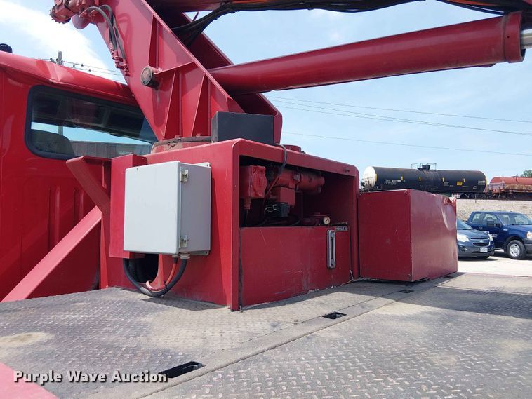 image for item FC4706 1997 International 4700 bucket truck
