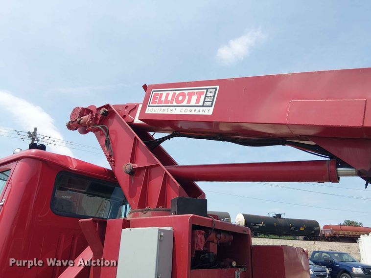 image for item FC4706 1997 International 4700 bucket truck