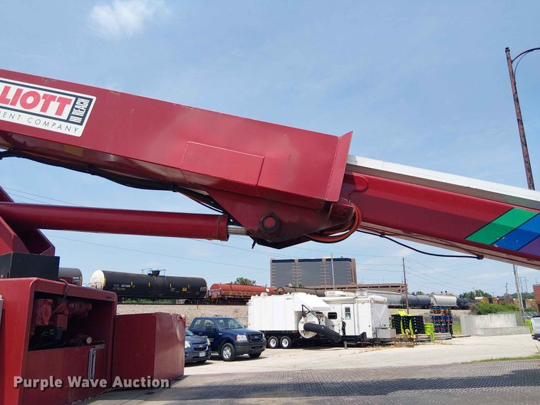 image for item FC4706 1997 International 4700 bucket truck