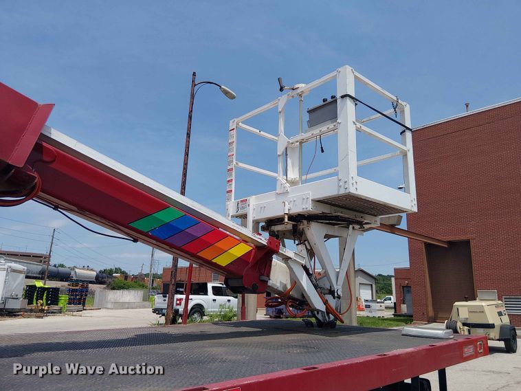 image for item FC4706 1997 International 4700 bucket truck