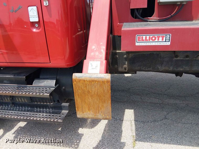 image for item FC4706 1997 International 4700 bucket truck
