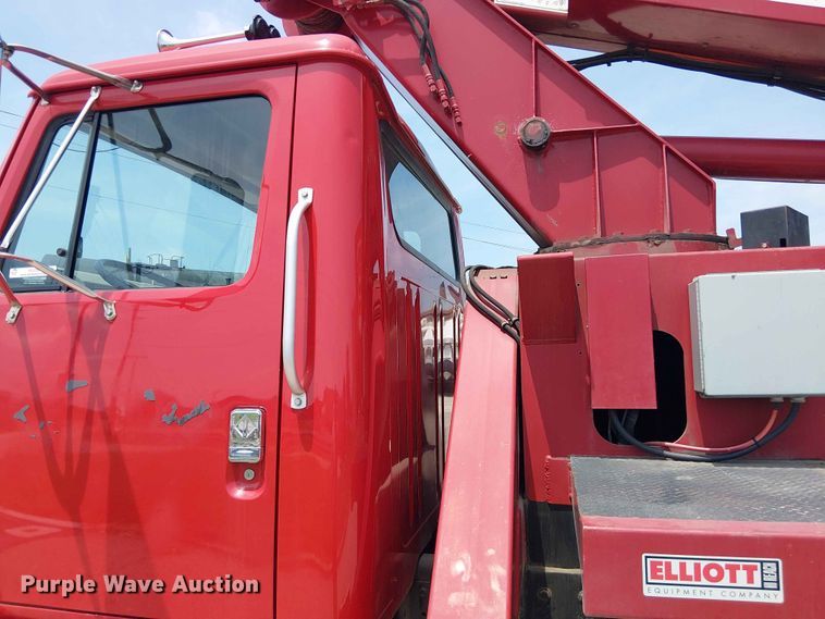 image for item FC4706 1997 International 4700 bucket truck