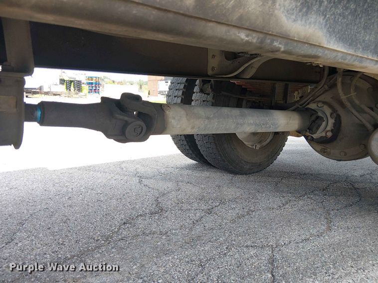 image for item FC4706 1997 International 4700 bucket truck