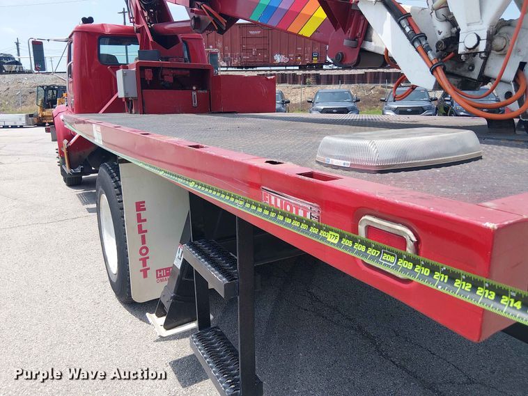 image for item FC4706 1997 International 4700 bucket truck