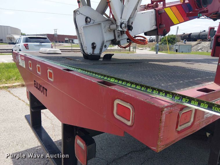 image for item FC4706 1997 International 4700 bucket truck