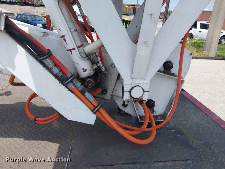 image for item FC4706 1997 International 4700 bucket truck