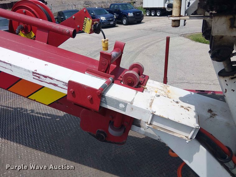 image for item FC4706 1997 International 4700 bucket truck