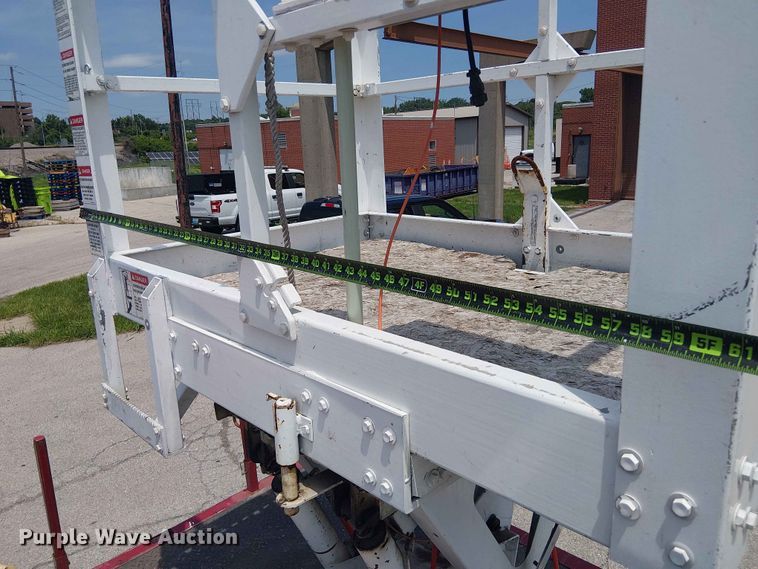 image for item FC4706 1997 International 4700 bucket truck
