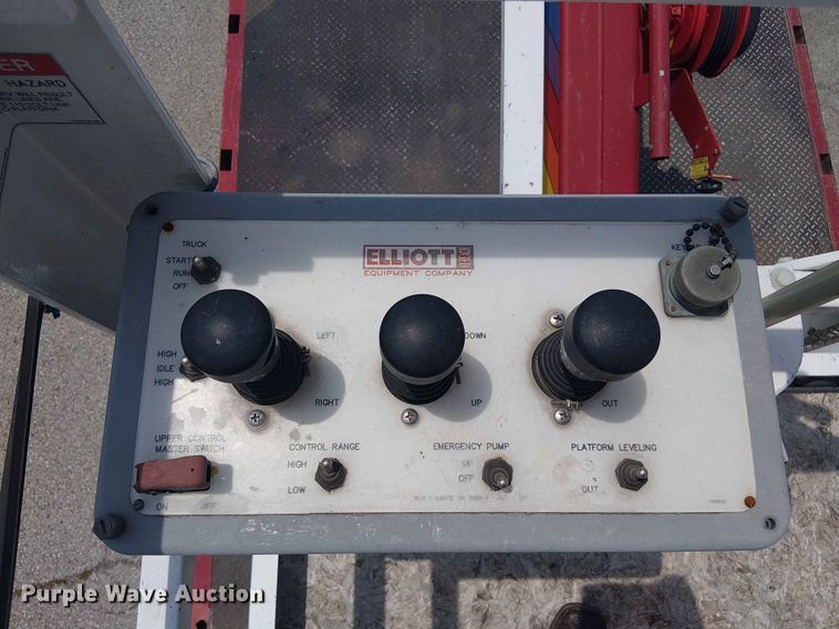 image for item FC4706 1997 International 4700 bucket truck